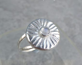 Rainbow Moonstone Daisy Textured Disc Sterling Silver Ring - UK size Q / US size 8.25 - Handmade Organic Rustic Sandcasted