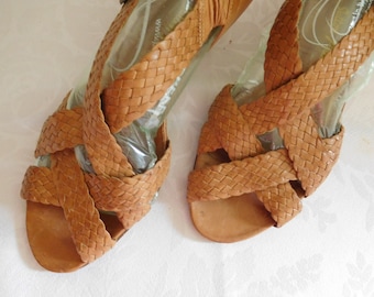 Sandals Woven Leather Strappy Criss Cross with Closed Back Size 6 Vintage 90s