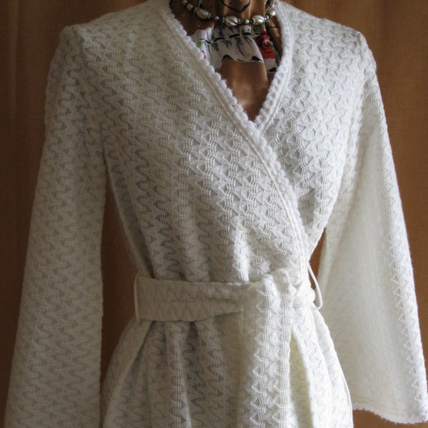 Lady of Leisure White Robe Small 70s