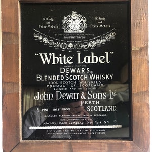 Letrero de barra de vidrio con whisky escocés Dewars White Label, arte publicitario enmarcado, anuncio vintage de los años 70