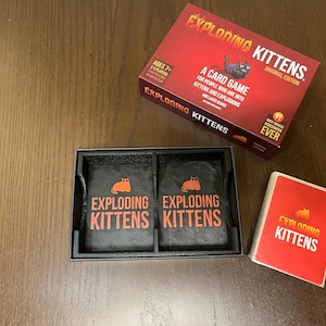 Porta carte Exploding Kittens: compatibile con carte con custodia e manuale | Porta carte Exploding Kittens con custodia protettiva
