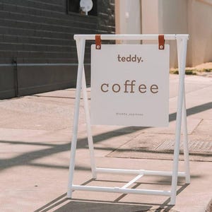 Letreros de acera personalizados, letreros publicitarios, letreros de acera exteriores con estructura en A, letreros tipo sándwich, letreros colgantes, letreros de acera, letreros para escaparates.