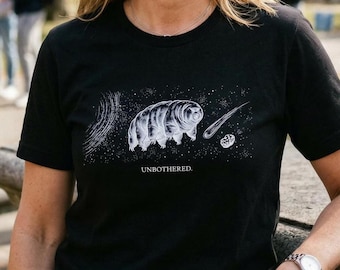 Camiseta Tardígrado / Sin preocupaciones / Camiseta de Oso de Agua / Regalo de Biología / Ciencia de Supervivencia / Bella Canvas