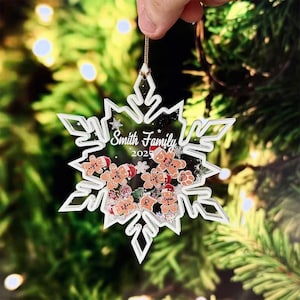 Personalized Snowflake Family Ornament With Pets, Gingerbread With Hat Family Ornament 2025, Family Christmas Gift, 4D Shake Family Ornament