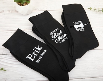 Calcetines negros personalizados para bodas: Regalos para la propuesta de matrimonio a los padrinos de boda