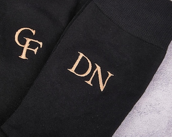 Bestickte Groomsmen-Socken, Groomsmen-Geschenke, Trauzeugten-Vorschlag, individuell bestickte Socken, personalisierte Herrensocken, Groomsman-Socken