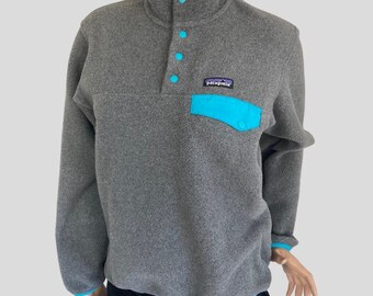 Patagonia Women’s SMALL Synchilla T-Snap Pullover Fleece in Grey & Blue