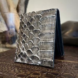 Cartera plegable de piel de serpiente gris ceniza, cartera hecha a mano