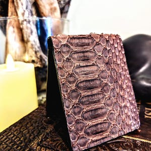 Cartera de piel de serpiente de nubuck de Caffe con perfil delgado, billetera tipo billetera, ranura para 6 tarjetas, billetera estilo western hecha a mano, billetera de vaquero