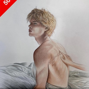 K&ouml;nnte beinhalten: Buntstiftzeichnung einer Person mit hellblondem Haar, die wegschaut. Die Person hat ein Tattoo auf dem R&uuml;cken. Eine Hand ber&uuml;hrt das Tattoo. Das Bild hat ein rotes Banner mit der Aufschrift "50% OFF".