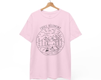 Camiseta Comfort Space - Design com arte linear para camping e montanha, suéter feminino para bem-estar, presente zen para amantes da natureza.
