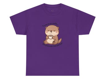 Camiseta unissex com estampa de lontra e café, suéter divertido para começar o dia, presente para colega de trabalho, roupa engraçada para introvertidos e amantes de café.