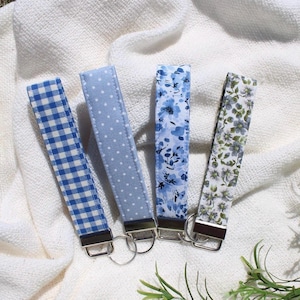 Llavero de muñeca // Llavero cosido a mano // Accesorio para bolso // Cartera // Llavero
