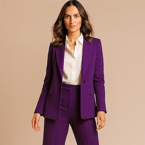 Purple Blazer Suit: Tailored Women&#39;s Wedding Guest Outfit