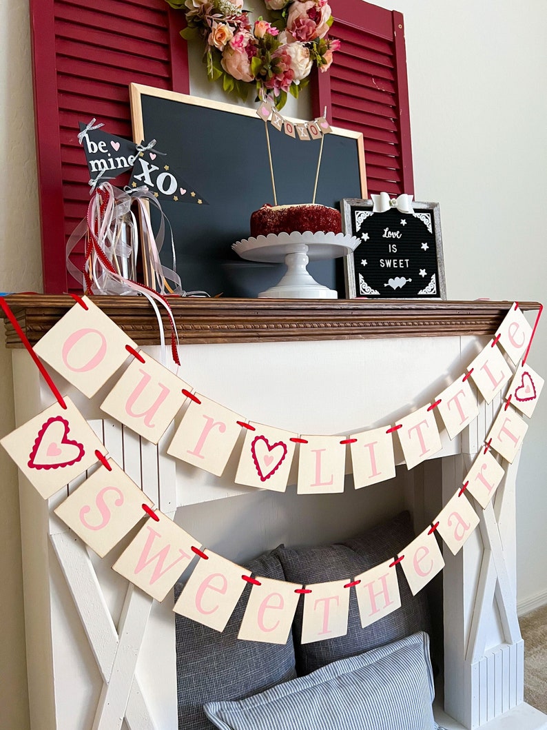 Notre bannière de guirlande de fête de bébé de la Saint-Valentin Little Sweetheart image 1