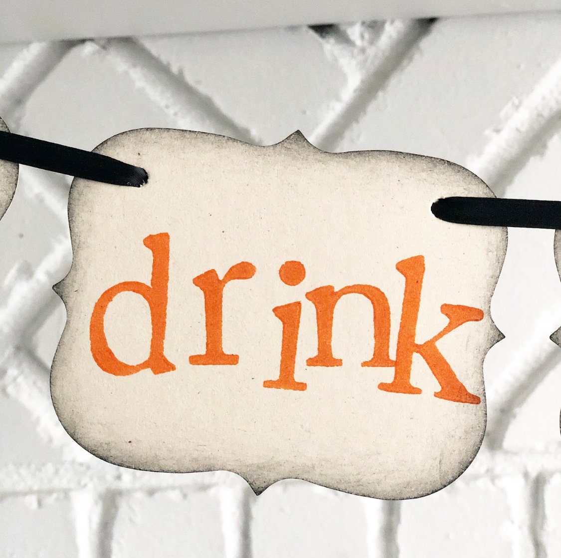 Halloween Gartenflagge 'Eat, Drink And Be Scary' Mit Mast | 30,5x45,7 Cm | Wetterfest & Gruselig | Deko Für Garten, Hof & Party