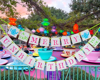 Une très joyeuse fête de naissance pour vous! Guirlande de bannière Alice au pays des merveilles sur le thème de la décoration de la fête du thé