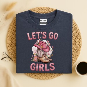 Let's Go Girls Shirt, Damski T-shirt z grafiką, Dziecięcy T-shirt Rodeo, Młoda koszula kowbojka, Buty Country Fashion, Western Graphic Shirt Hearts Cute Top