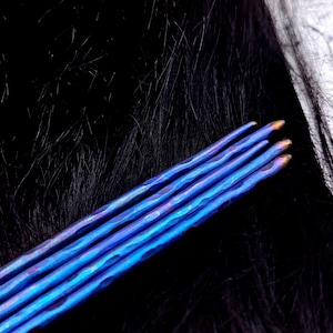 Horquilla de titanio para el cabello — Morado-azul, Horquilla forjada, Horquilla martillada
