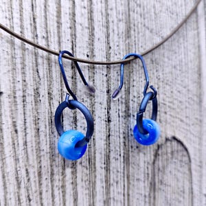 Simple Blue Titanium Earrings with Acrylic Bead - Deep Blue Festival Earrings, Titanium Jewelry, Unique Earrings, Anodized Titanium Earrings