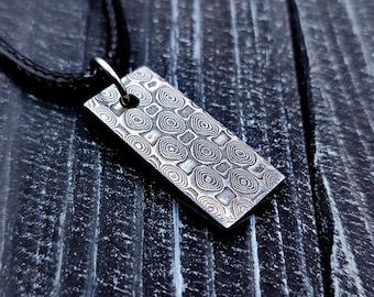 Colgante rectangular de acero inoxidable de Damasco – Joyería de metal estilo guerrero