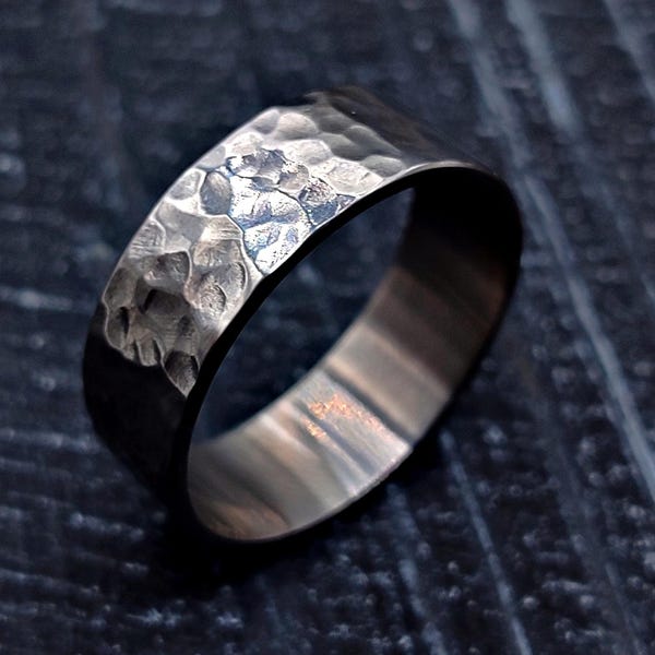 Forged Titanium Ring: Hammered Texture, High-Gloss Finish