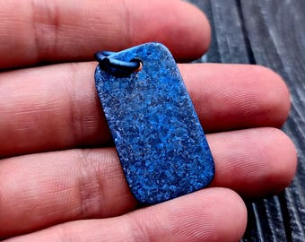 Blauwe gekristalliseerde titanium staafhanger: moderne industriële sieraden