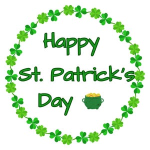 Könnte beinhalten: Ein grüner Kleeblatt-Kranz mit dem Text "Happy St. Patrick's Day" und einem Topf voller Gold im Inneren.