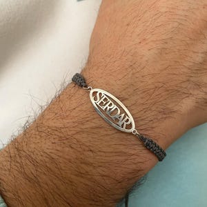 Pulseira de nome em macramê cinza e ouro branco 14K, pulseira feita à mão, pulseira personalizada de corda, presente para ela, presente para homens, presente de dia dos namorados