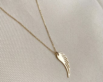 14K gouden engelenvleugelketting: engelenvleugelbedel, sierlijke gouden gelaagdheid minimalistische moderne ketting, herdenkingscadeau