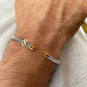 Pulsera de acero blanca personalizada con letras de oro de 14 k para hombre • regalo para ella • pulseras apilables perfectas para hombre • brazalete de oro para hombre