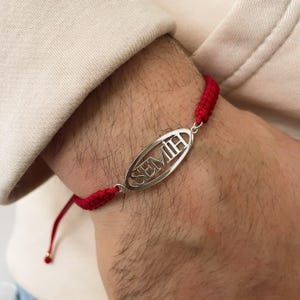 Pulseira de nome em macramê vermelho e ouro maciço 14K, pulseira feita à mão, pulseira personalizada de corda, presente para ela, presente para homens, presente de dia dos namorados