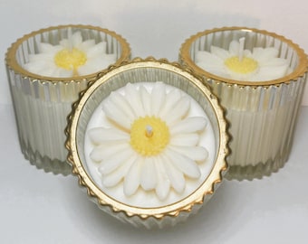 Daisy flower candle/Vegan/ Soy wax/ Glass container candle