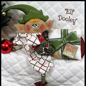 Primitive e-pattern sitting &quot;ELF DooLeY&quot;~SiTTiNg ChRiStMaS ElF DoLL w/present~ pattern #316