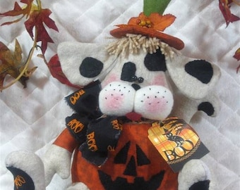 Primitive Mailed sewing pattern #130~Boo the Puppy~ sitting Halloween Doggy~
