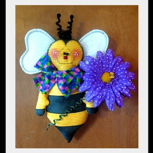 Primitive MAILED pattern 15&quot;~ &quot;BuMbLeBee Hanger&quot;~SO sweet! sewing pattern #336