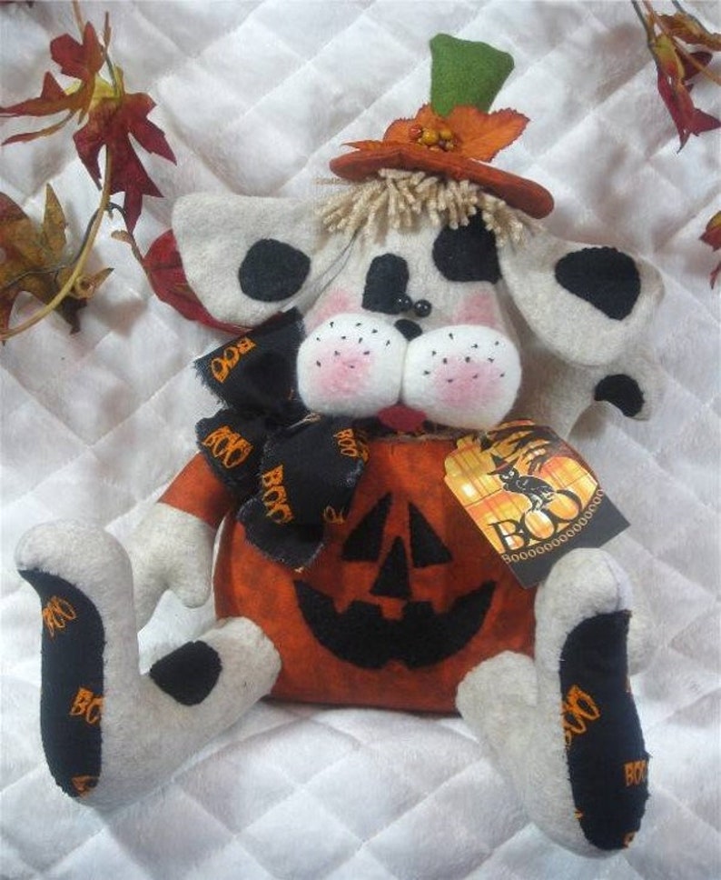 Primitive Mailed sewing pattern #130~Boo the Puppy~ sitting Halloween Doggy~