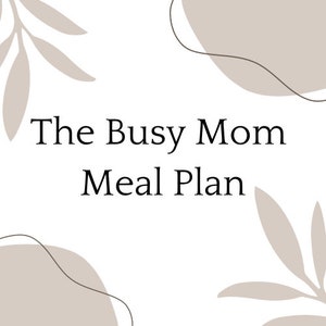 Puede incluir: Un fondo blanco con el texto "The Busy Mom Meal Plan" en fuente negra. El fondo está decorado con formas abstractas y hojas de color marrón claro.