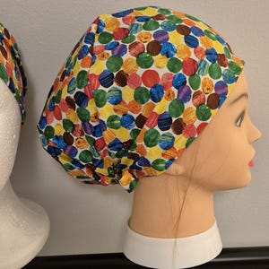 Hungry Caterpillar scrubmuts - katoenen operatiemuts - handgemaakte veterinaire scrubs