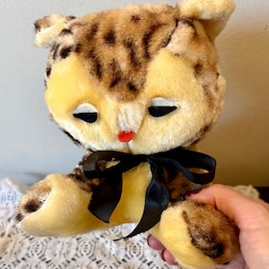 Unique vintage Pillow Pets cat with leopard markings Dardenelle Co/foam filled/Lindsay, CA
