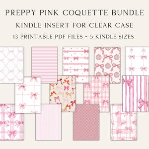 Könnte beinhalten: Ein Satz von 13 druckbaren PDF-Dateien für Kindle-Einsätze. Die Designs zeigen rosa und weiße Muster mit Schleifen, Streifen, Punkten und Karos. Der Text "Preppy Pink Coquette Bundle" und "Kindle Insert for Clear Case" ist oben im Bild sichtbar.