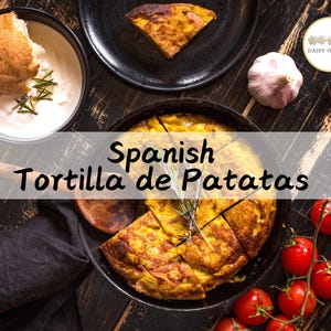 Tortilla de patatas española: una tortilla española clásica con patatas, cebollas y huevos. Perfecta para el desayuno, el almuerzo o una cena ligera.