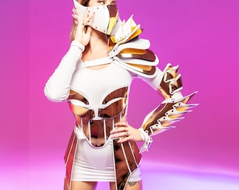 Abito da festival rave con maschera, top con spalle scoperte, gonna e bracciale, armatura in pelle bianca e oro, costume da Burning Man da donna, abito futuristico