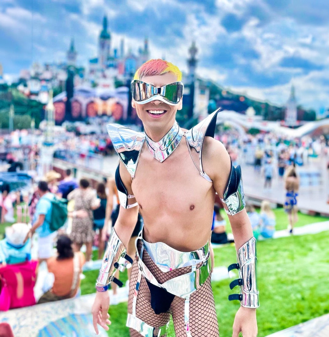 Silver Men's Festival Outfit – Shoulders Bracelets Choker Belt