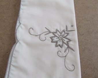 Set of 8 Vintage Embroidered Linen Cut Out Work Luncheon Napkins Scalloped Edge