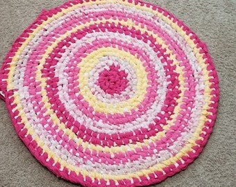 Amish knotted rug, handmade cotton rug, 25" round rug, kitchen, bedroom, living room, dog rug, kids room, pink yellow white rug