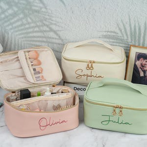 Personalisierte Make-up-Tasche, gestickte Leder-Make-up-Tasche, benutzerdefinierte Kosmetiktasche, Braut-Kulturtasche, personalisiertes Geschenk für sie, Brautjungfer Geschenke