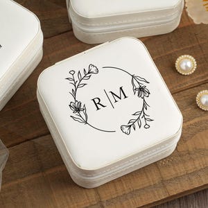 Portagioie da viaggio, regali per damigelle d'onore, piccolo organizer per orecchini quadrati, regalo di compleanno per donne, portagioie personalizzato, regali di Natale
