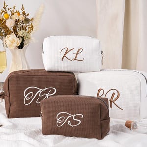 Neceser de gofre personalizado, neceser bordado, neceser con nombre personalizado, bolsos de despedida de soltera, regalos para damas de honor, regalos de Navidad.
