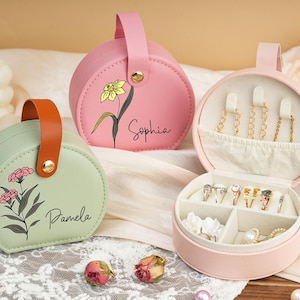 Personalisierte Reise Schmuckschatulle, Schmuckschatulle für Brautjungfern, Geburtstags-Blumen-Monat-Schmuckschatulle, Brautjungfern Geschenke, Geschenke für Frauen Mama Mädchen
